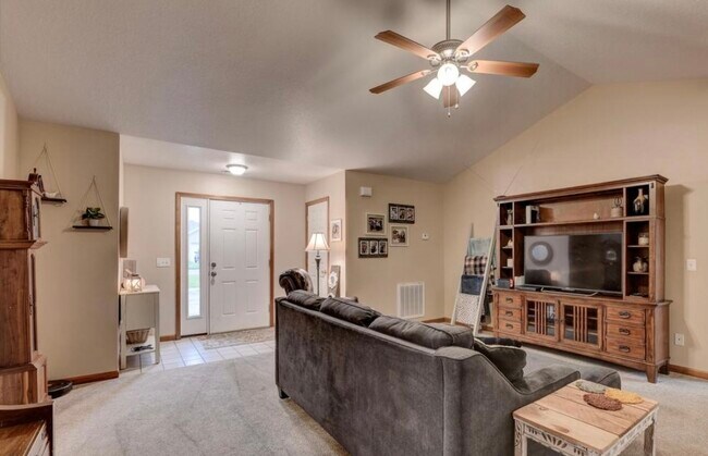 Building Photo - 1531 Lucas Dr