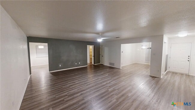 Building Photo - 212 Sims Ridge Dr