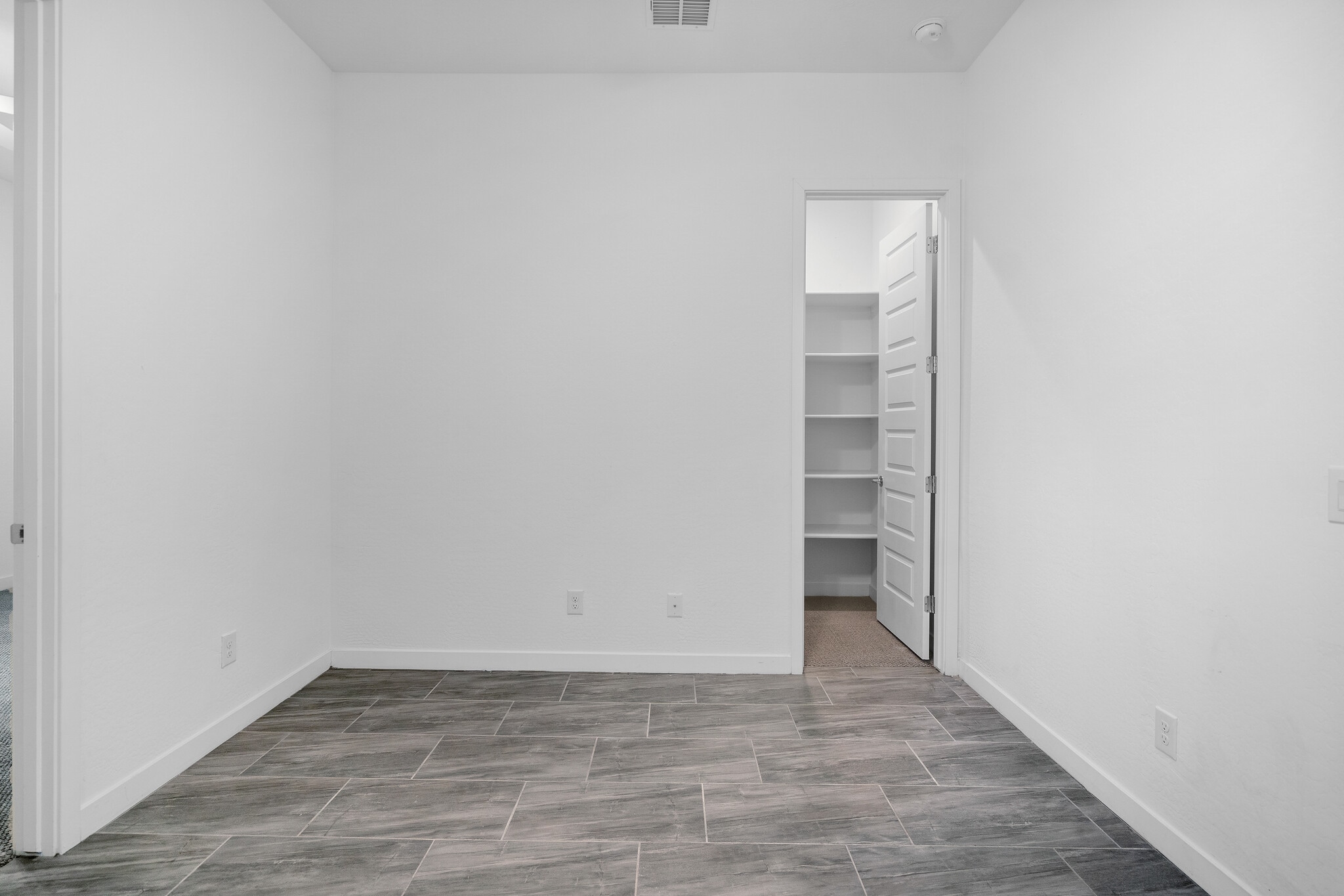 Building Photo - 9738 E Tiburon Ave