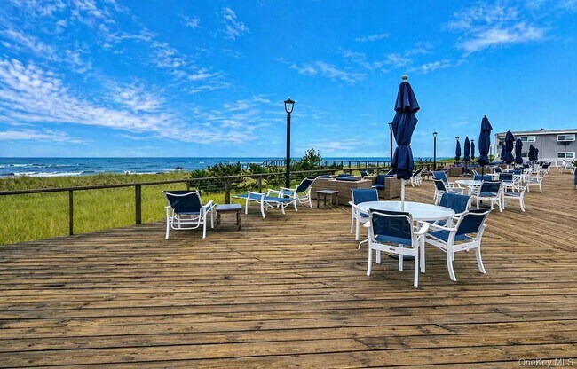 Building Photo - 585 Dune Rd