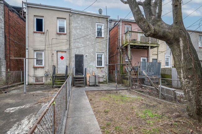 Building Photo - Beautifully renovated single family home