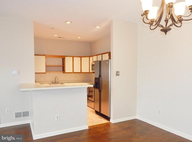 Building Photo - 3304 Hemmingway Dr