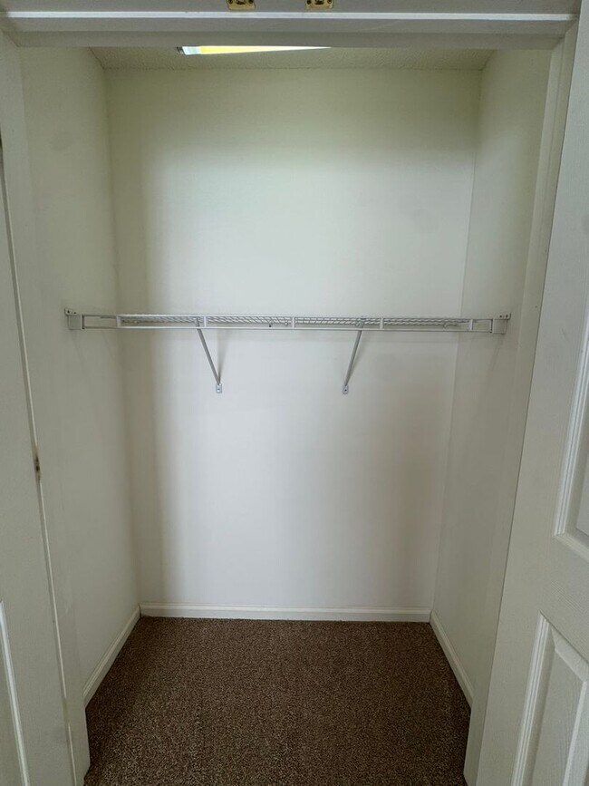 Building Photo - 147 Springwood Ln