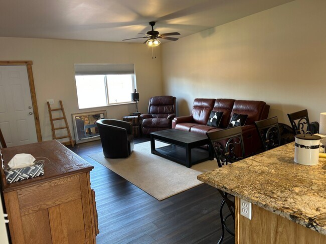 Building Photo - 351 W Buttercup Way