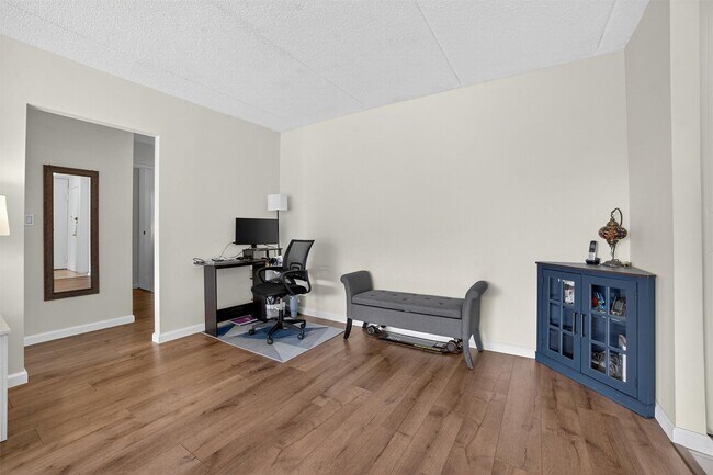 Building Photo - 130 Colonial Pkwy