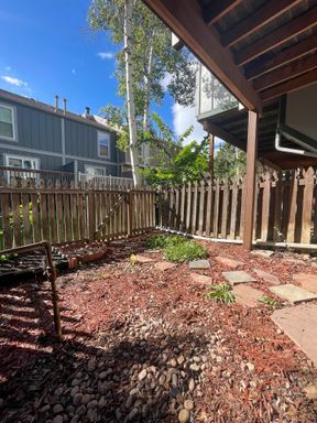 Building Photo - Beautiful 2-Bedroom Townhome in Aurora – Available November 10th!