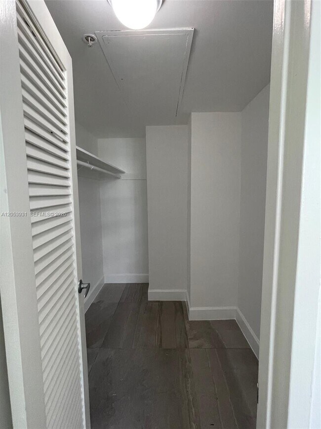 Building Photo - 3001 S Ocean Dr