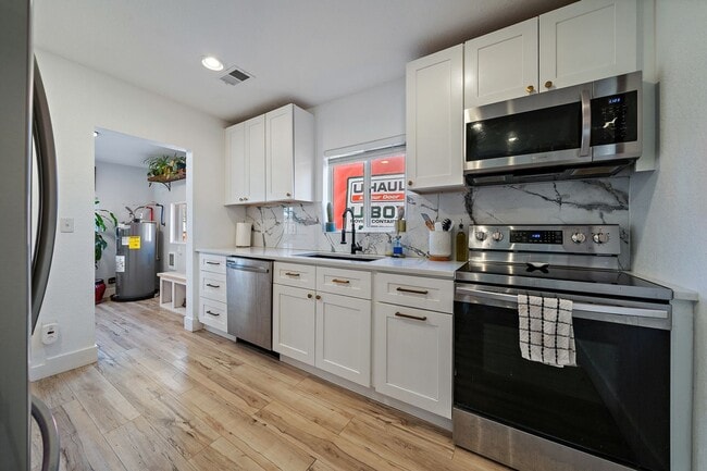 Building Photo - Charming 3 Bedroom Home Near Sloan's Lake