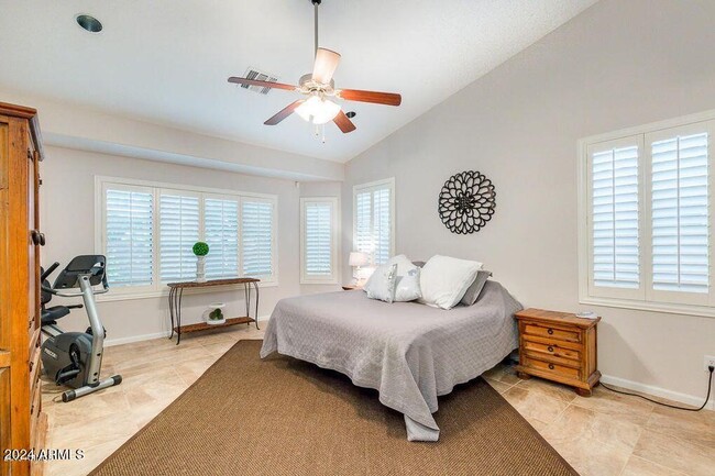 Building Photo - 2298 E Ebony Dr