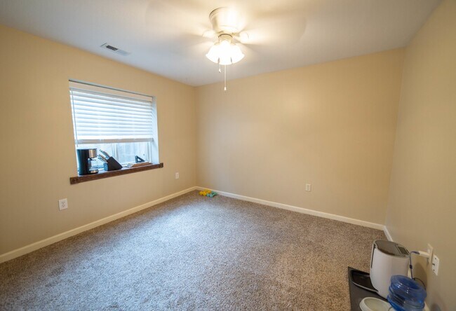 Building Photo - 5 Bedroom, 3 Bathroom house with completed...