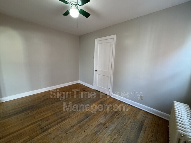 Building Photo - 63 Broadway