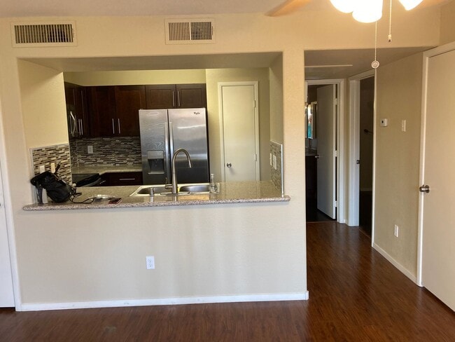 Building Photo - Gated community just minutes south of the strip, 2br/2bath, 2nd floor condo.