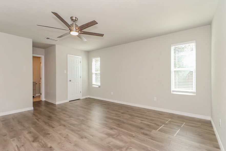 Building Photo - 3300 Chalmette Ct