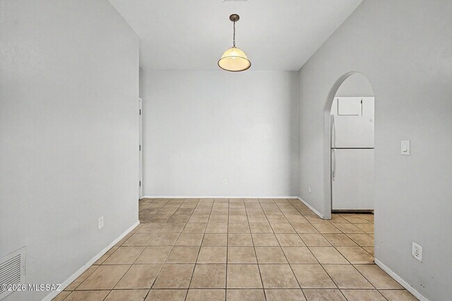 Building Photo - 1316 E Zulema Loop