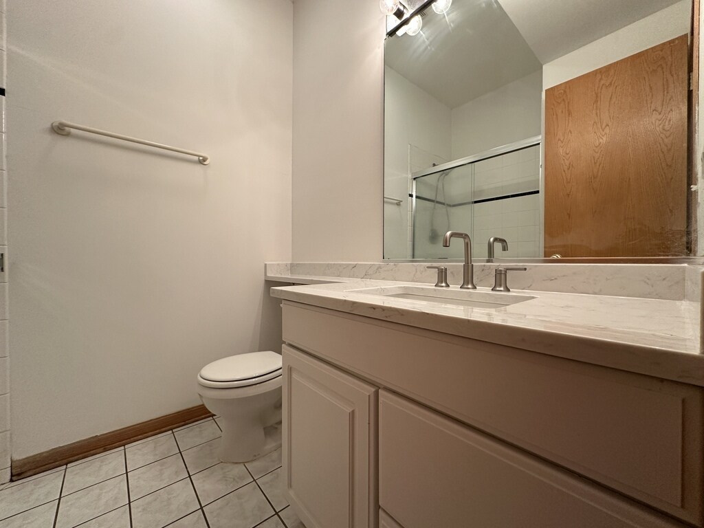 Building Photo - 4101 N Kenmore Ave