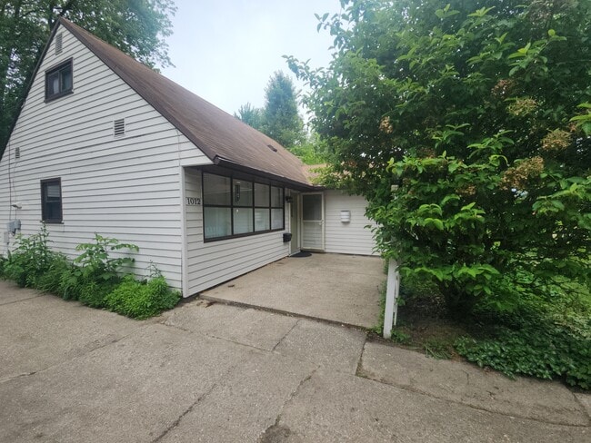 Building Photo - 1012 Elm St