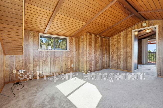 Building Photo - 1005 Summit Rd