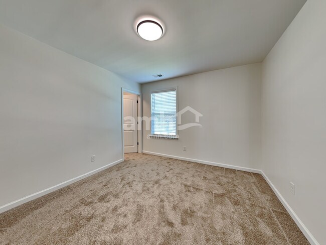 Building Photo - 128 Martello Rd