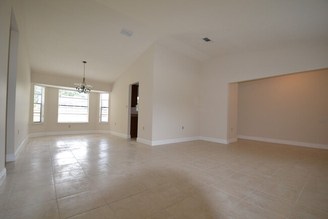 Building Photo - Gorgeous fully renovated 4 BR Oviedo Home ...