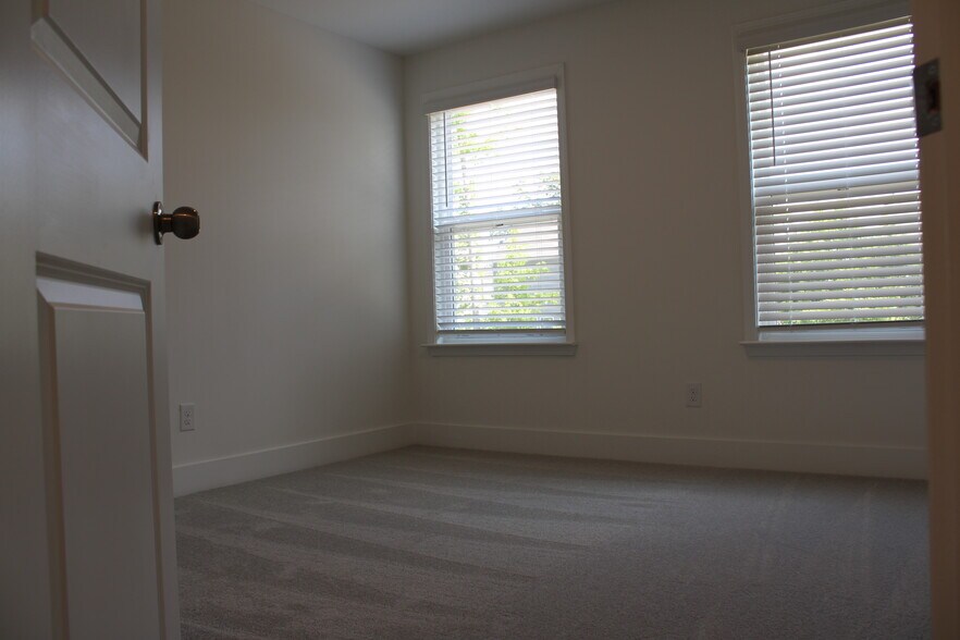 Building Photo - 175 Andalusa Ct