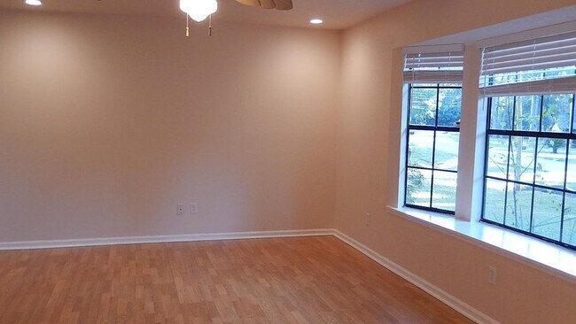 Building Photo - 4321 Snoopy Ln
