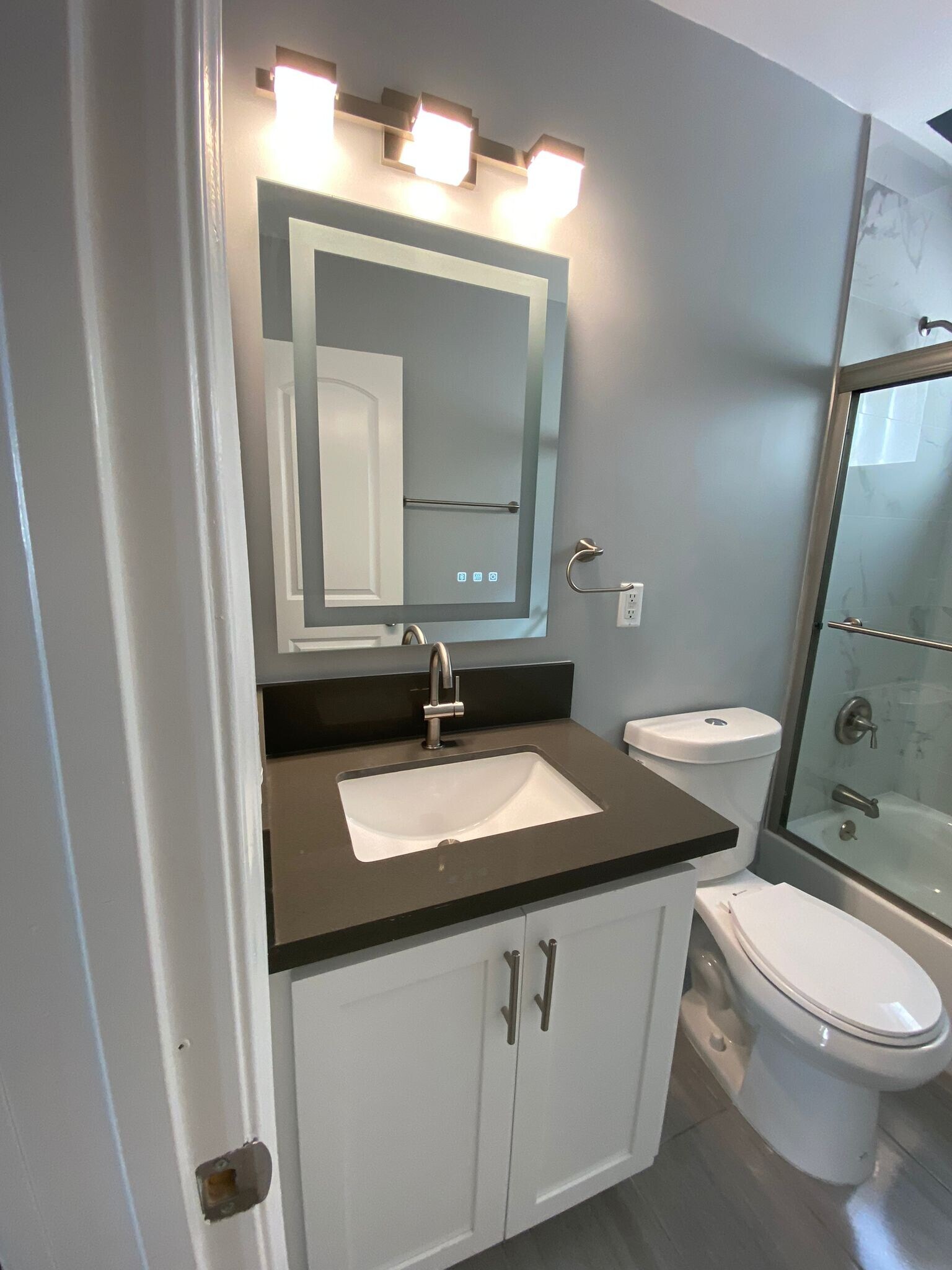 Building Photo - 4015 W Adams Blvd