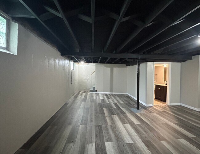 Building Photo - 1337 Odessa Dr