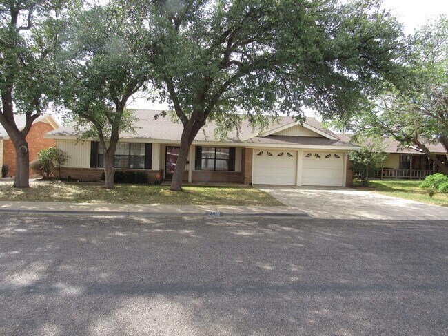 Primary Photo - 2810 Teakwood Dr