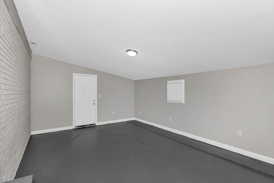 Building Photo - 3903 Telstar Cir SW