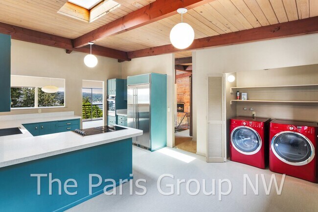 Building Photo - Extraordinary 4BR, 4200sf Mid Century Water View Home with Amazing Outdoor Spaces