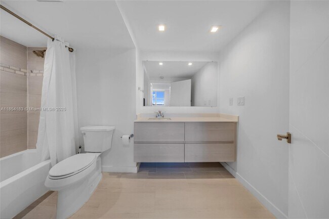 Building Photo - 300 Bayview Dr