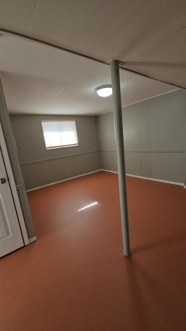 Building Photo - 10218 Weir St