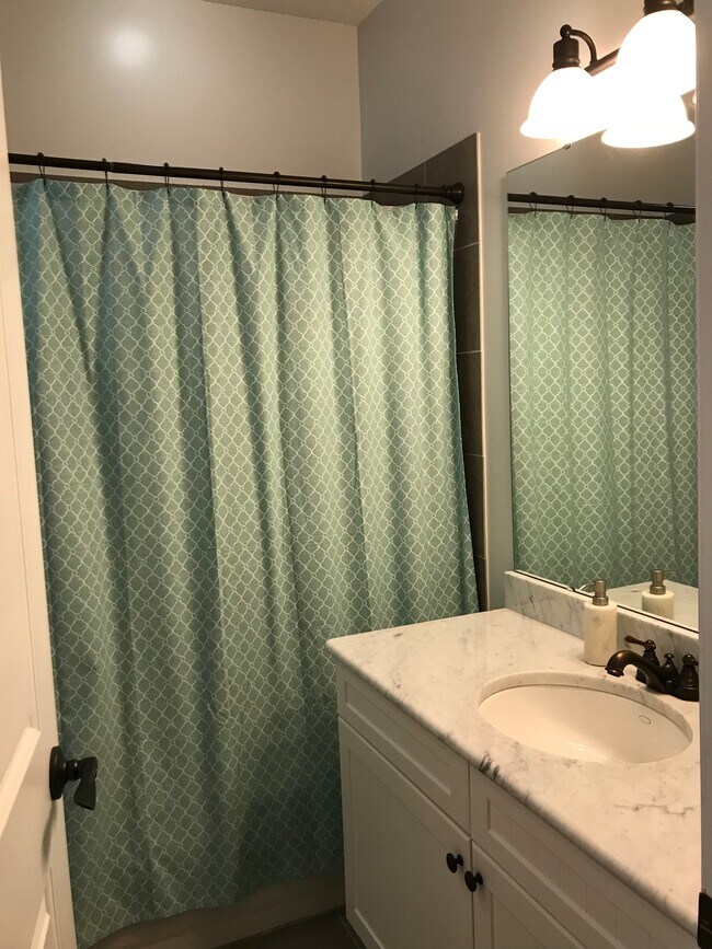 Building Photo - 100 N Laurel Ave