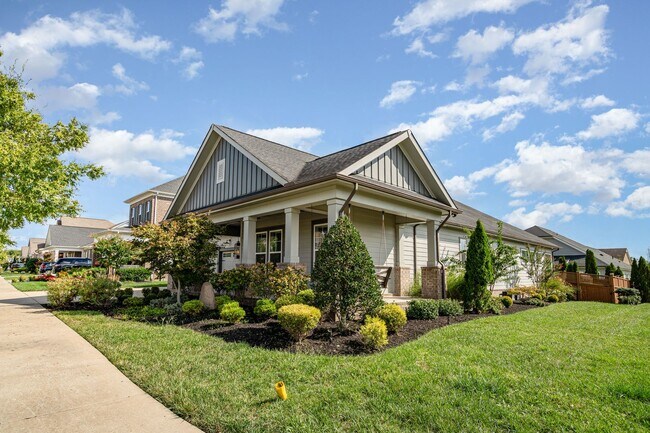 Building Photo - Stunning all one-level home in Hendersonville, TN!