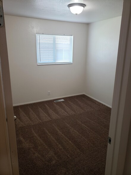 Building Photo - 170 W Foxbridge Dr