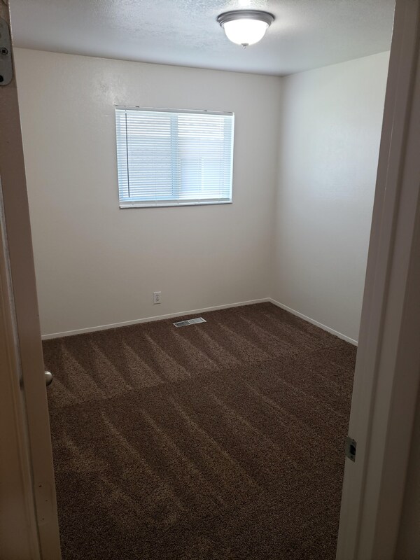 Building Photo - 170 W Foxbridge Dr