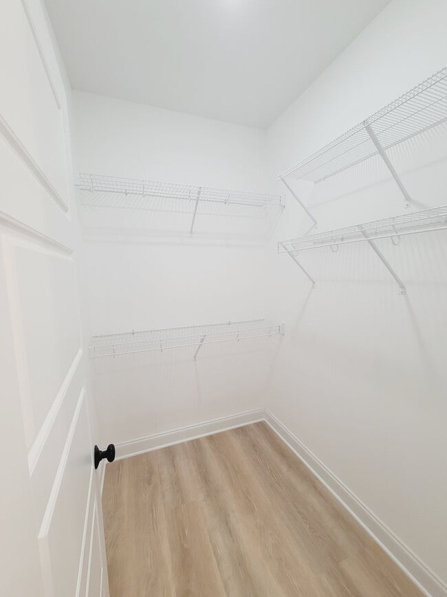 Building Photo - Beautiful new built three-bedroom, two-bat...
