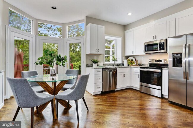 Building Photo - 3332 Dent Pl NW