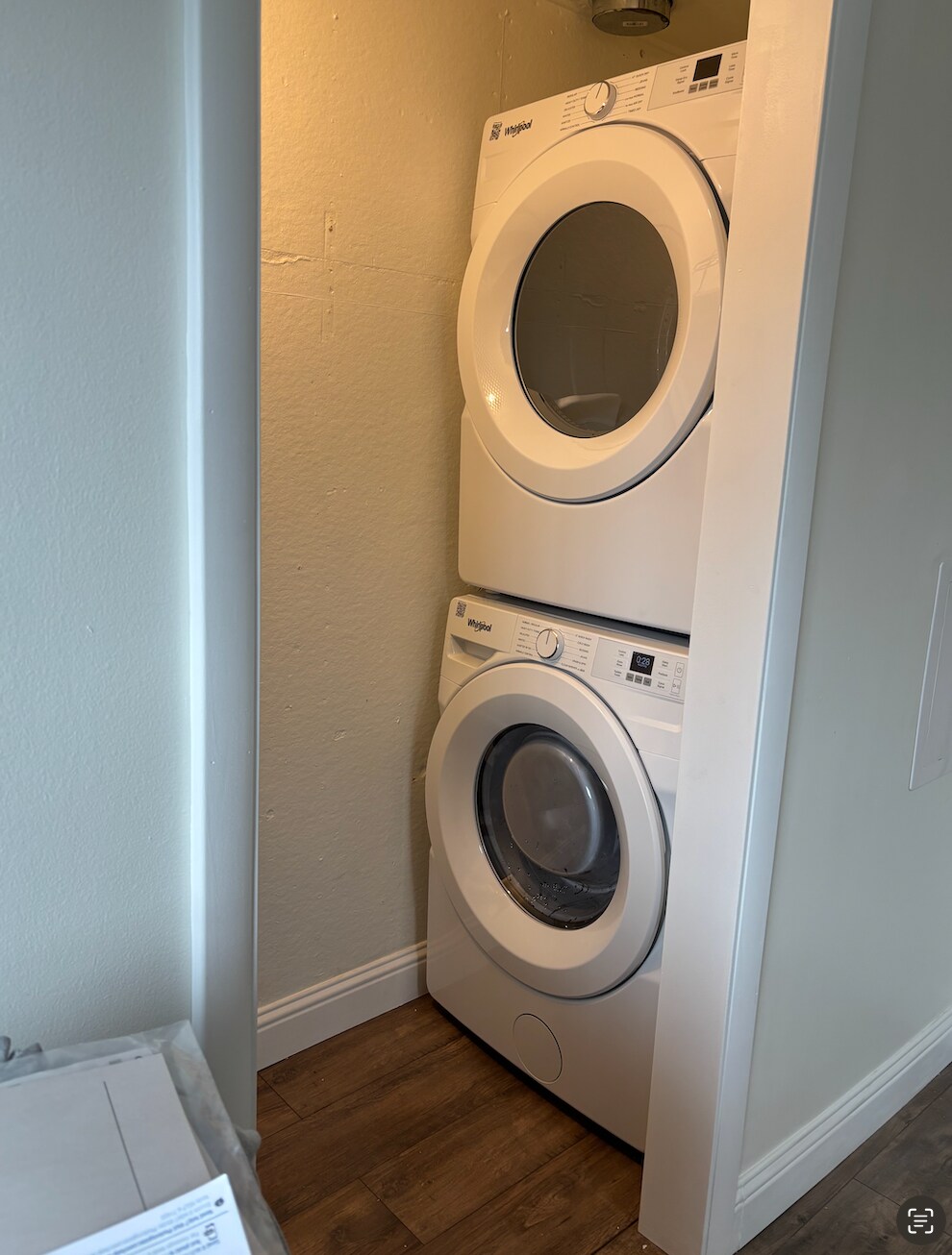 Building Photo - 448 W Brundage St