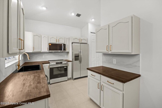 Building Photo - 8406 Mulligan Cir