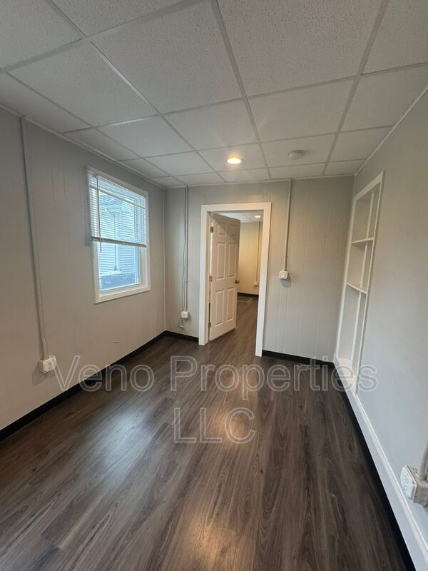 Building Photo - 221 Spring Ave