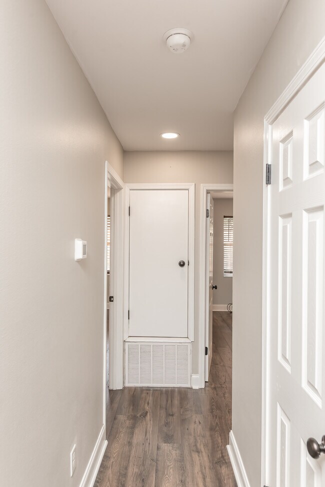 Building Photo - 8238 Li Fair Dr