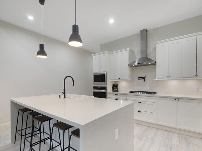 Building Photo - 12118 S Tara Plantation Dr