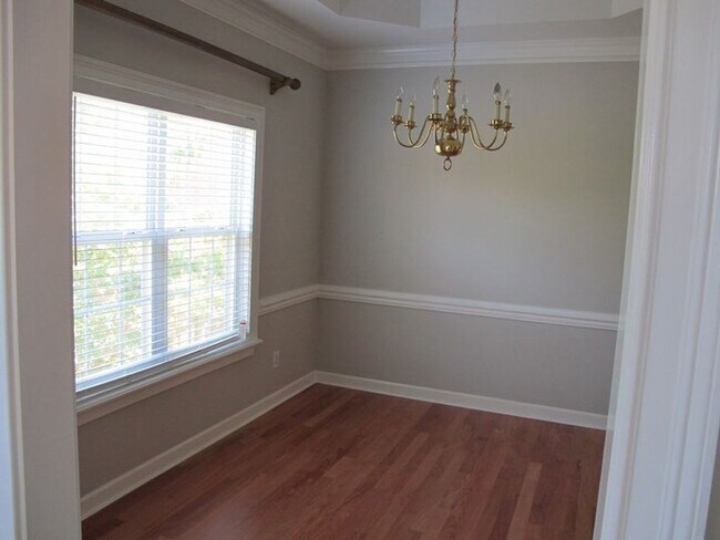 Building Photo - Upscale Lakefront Home  In the Heart of Martinez