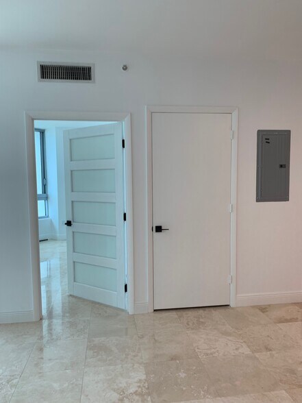 Building Photo - 350 S Miami Ave