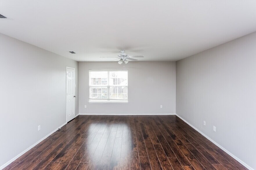 Building Photo - 5000 Caraway Dr