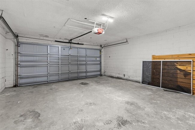 Building Photo - 629 Stillview Cir