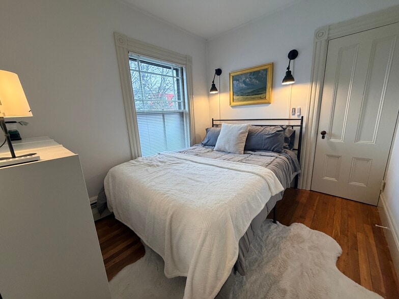 Building Photo - 25 Meacham St