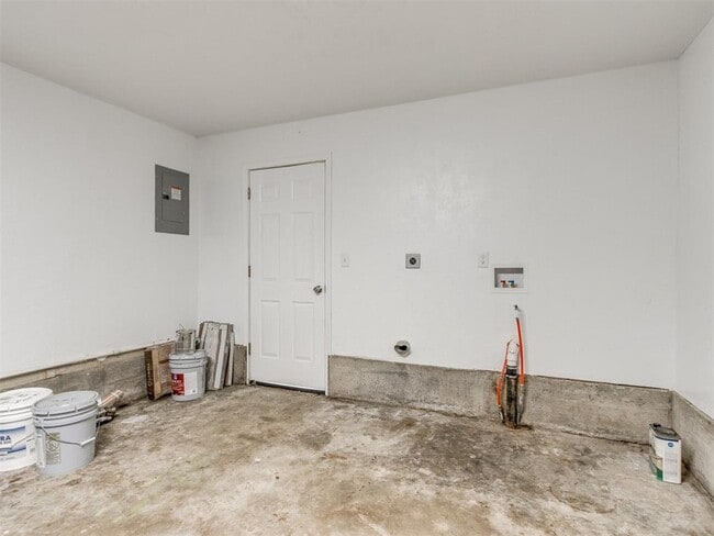 Building Photo - 710 Highland Pkwy