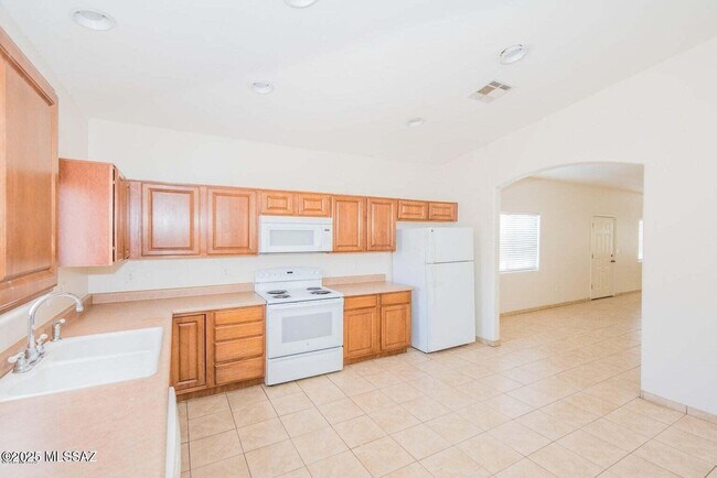 Building Photo - 5009 S Park Ave
